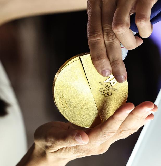 (250716) -- VENICE, July 16, 2025 (Xinhua) -- The medals for Milano Cortina 2026 Olympic Winter Games are displayed during the unveiling ceremony in Palazzo Balbi, Venice, Italy, on July 15, 2025. (Xinhua/Li Jing)