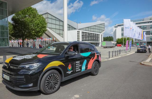 (250716) -- ESSEN, July 16, 2025 (Xinhua) -- Photo taken on July 15, 2025 shows a vehicle in front of the main media center for the Rhine-Ruhr 2025 FISU World University Games in Essen, Germany. (Xinhua/Zhang Fan)