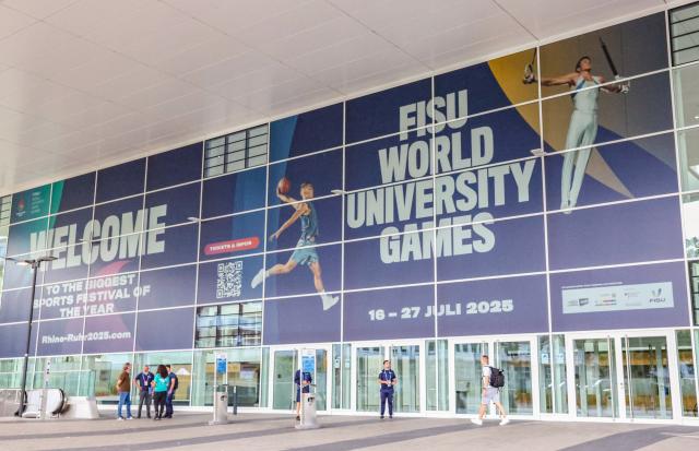 (250716) -- ESSEN, July 16, 2025 (Xinhua) -- People gather at the main press center of the Rhine-Ruhr 2025 FISU World University Games in Essen, Germany, July 15, 2025. (Xinhua/Zhang Fan)