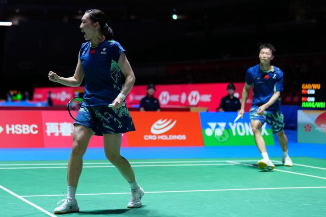 (250716) -- TOKYO, July 16, 2025 (Xinhua) -- Jiang Zhenbang/Wei Yaxin (L) celebrate after the mixed doubles round of 32 match between Jiang Zhenbang/Wei Yaxin of China and Gao Jiaxuan/Wu Mengying of China at the Japan Badminton Open 2025 in Tokyo, Japan, July 16, 2025. (Xinhua/Jia Haocheng)