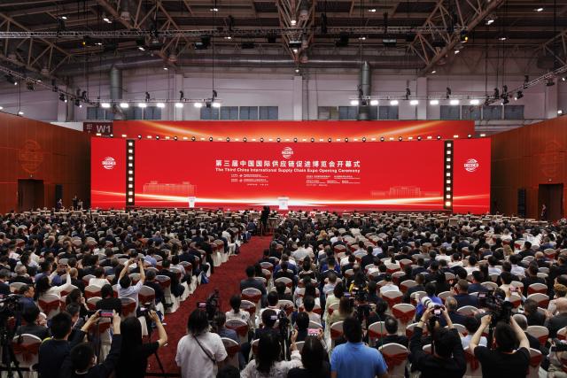 (250716) -- BEIJING, July 16, 2025 (Xinhua) -- The third China International Supply Chain Expo (CISCE) kicks off in Beijing, capital of China, July 16, 2025.
  The third CISCE opened in Beijing on Wednesday, rallying multinational giants including Nvidia, Apple, and Airbus to showcase industrial resilience and cross-border collaboration. (Xinhua/Jin Liwang)