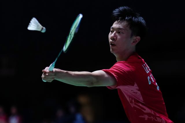(250716) -- TOKYO, July 16, 2025 (Xinhua) -- Lei Lanxi hits a return during the men's singles round of 32 match between Lei Lanxi of China and Anders Antonsen of Denmark at the Japan Badminton Open 2025 in Tokyo, Japan, July 16, 2025. (Xinhua/Jia Haocheng)