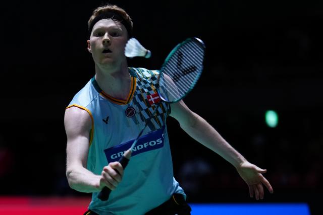 (250716) -- TOKYO, July 16, 2025 (Xinhua) -- Anders Antonsen hits a return during the men's singles round of 32 match between Lei Lanxi of China and Anders Antonsen of Denmark at the Japan Badminton Open 2025 in Tokyo, Japan, July 16, 2025. (Xinhua/Jia Haocheng)