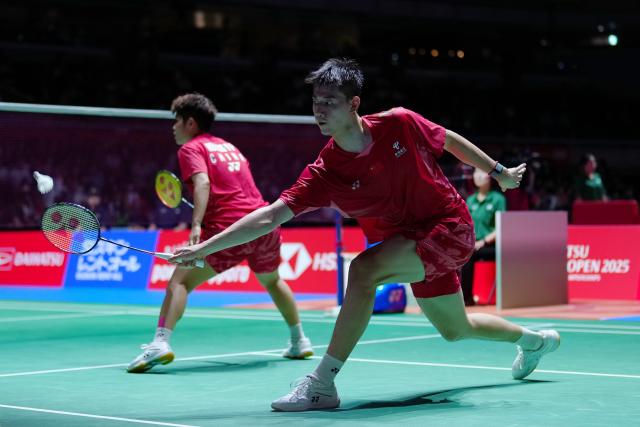 (250717) -- TOKYO, July 17, 2025 (Xinhua) -- Feng Yanzhe (R)/Huang Dongping compete during the mixed doubles round of 16 match between Feng Yanzhe/Huang Dongping of China and Wang Chan/Jeong Na Eun of South Korea at the Japan Badminton Open 2025 in Tokyo, Japan, July 17, 2025. (Xinhua/Jia Haocheng)