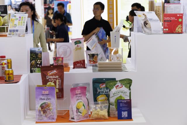 (250717) -- BEIJING, July 17, 2025 (Xinhua) -- Visitors are seen at the pavilion of Thailand during the third China International Supply Chain Expo (CISCE) in Beijing, capital of China, July 17, 2025.
  Held from July 16 to 20, the 2025 CISCE kicked off in Beijing on Wednesday.
  Thailand serves as the guest country of honor at the expo, while east China's Shandong Province and south China's Guangdong Province act as the guest provinces of honor. (Xinhua/Jin Liwang)