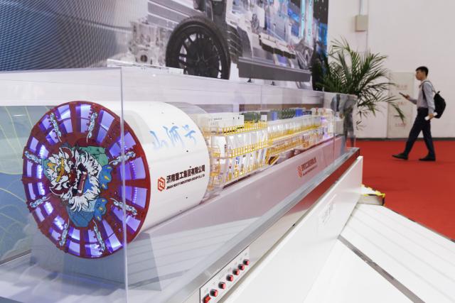 (250717) -- BEIJING, July 17, 2025 (Xinhua) -- A model of a tunnel boring machine is seen at the pavilion of Shandong Province during the third China International Supply Chain Expo (CISCE) in Beijing, capital of China, July 17, 2025.
  Held from July 16 to 20, the 2025 CISCE kicked off in Beijing on Wednesday.
  Thailand serves as the guest country of honor at the expo, while east China's Shandong Province and south China's Guangdong Province act as the guest provinces of honor. (Xinhua/Jin Liwang)