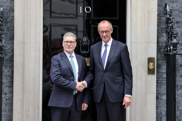 (250717) -- LONDON, July 17, 2025 (Xinhua) -- British Prime Minister Keir Starmer (L) shakes hands with German Chancellor Friedrich Merz at 10 Downing Street in London, Britain, on July 17, 2025. British Prime Minister Keir Starmer and German Chancellor Friedrich Merz on Thursday signed a wide-ranging bilateral deal covering various areas including defense and migration, which is believed to be the most significant treaty between Britain and Germany since the end of World War II. (Xinhua)