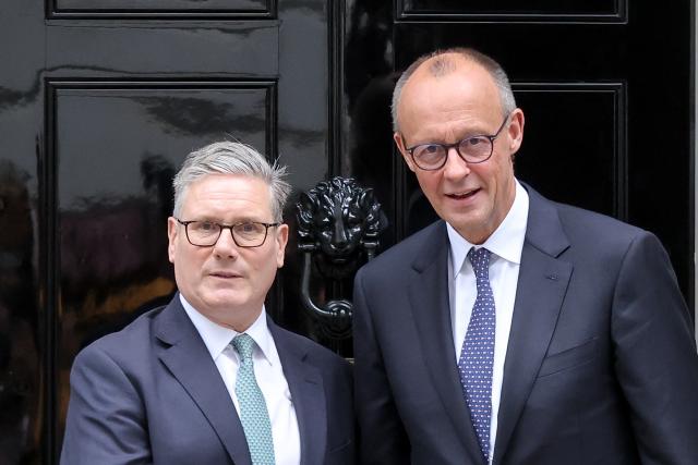 (250717) -- LONDON, July 17, 2025 (Xinhua) -- British Prime Minister Keir Starmer (L) shakes hands with German Chancellor Friedrich Merz at 10 Downing Street in London, Britain, on July 17, 2025. British Prime Minister Keir Starmer and German Chancellor Friedrich Merz on Thursday signed a wide-ranging bilateral deal covering various areas including defense and migration, which is believed to be the most significant treaty between Britain and Germany since the end of World War II. (Xinhua)