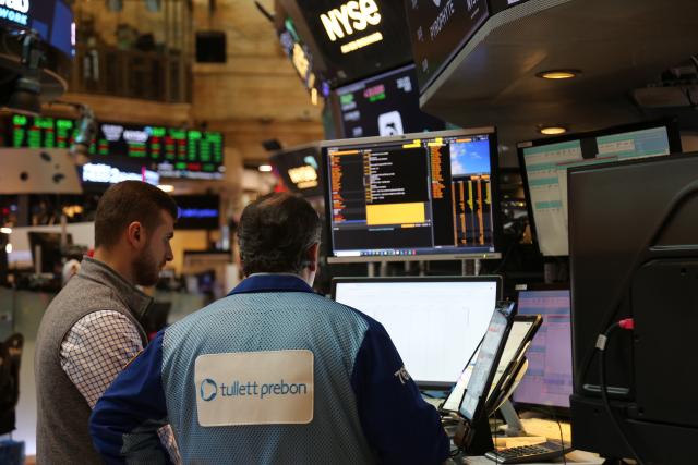 (250717) -- NEW YORK, July 17, 2025 (Xinhua) -- Traders work on the floor of the New York Stock Exchange in New York, the United States, on July 17, 2025. U.S. stocks ended higher on Thursday. The Dow Jones Industrial Average rose 0.52 percent to 44,484.49. The S&P 500 gained 0.54 percent to 6,297.36, while the Nasdaq Composite Index rose 0.75 percent to 20,885.65. (Xinhua/Liu Yanan)
