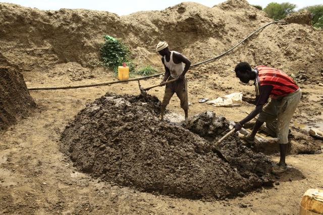 (250718) -- OMDURMAN, July 18, 2025 (Xinhua) -- Workers prepare clay to make mud bricks in Omdurman, north of the Sudanese capital Khartoum, Sudan, July 17, 2025. Following the Sudanese army's recapture of Khartoum from the paramilitary Rapid Support Forces, displaced residents began returning home. Facing ruined homes and scarce resources, they started to rebuild houses using whatever materials available. Along the Nile in Khartoum and Omdurman, workers shape seasonal silt into bricks, then dry and fire them as generations before. (Photo by Mohamed Khidir/Xinhua)