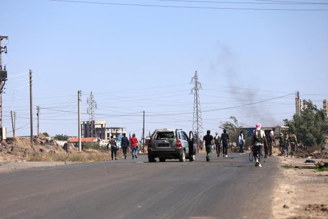 (250718) -- SWEIDA, July 18, 2025 (Xinhua) -- Tribal fighters gather on a road near a frontline in the town of Wolgha, western countryside of Sweida, southern Syria, on July 18, 2025. The Syrian interim authorities on Friday issued a call for restraint amid escalating violence in the southern province of Sweida, pledging to deploy forces to contain the conflict. (Str/Xinhua)