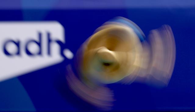 (250719) -- BERLIN, July 19, 2025 (Xinhua) -- Zhang Wenao of China competes during the men's 3m springboard final of diving at the Rhine-Ruhr 2025 FISU World University Games in Berlin, Germany, July 18, 2025. (Xinhua/Li Ying)