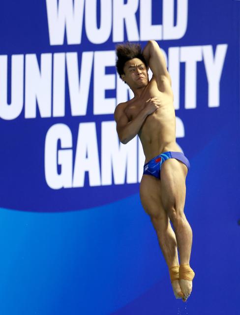 (250719) -- BERLIN, July 19, 2025 (Xinhua) -- Zhang Wenao of China competes during the men's 3m springboard final of diving at the Rhine-Ruhr 2025 FISU World University Games in Berlin, Germany, July 18, 2025. (Xinhua/Li Ying)