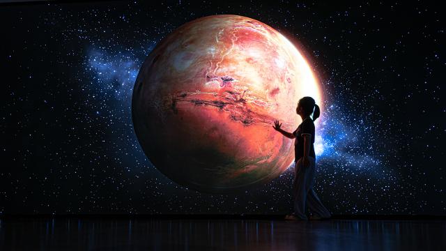 (250719) -- BEIJING, July 19, 2025 (Xinhua) -- A girl visits a science fiction-themed planetary science experience exhibition at China Building Science Museum in Wuhan, central China's Hubei Province, July 18, 2025. The exhibition opened here on Friday featuring over 10 interactive exhibits and more than 30 meteorites on display. It will last until March 29, 2026. (Xinhua/Xiao Yijiu)