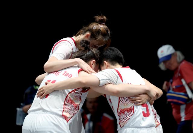 (250720) -- BOCHUM, July 20, 2025 (Xinhua) -- Players of China celebrate after the women's 3X3 basketball semifinal between China and the United States at Rhine-Ruhr 2025 FISU World University Games in Bochum, Germany, July 20, 2025. (Xinhua/Zhang Chen)