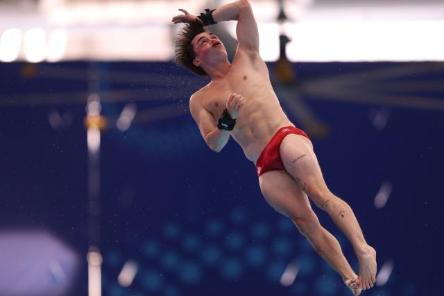 (250726) -- SINGAPORE, July 26, 2025 (Xinhua) -- Carson Paul of Canada competes during mixed 3m & 10m team final of diving at the World Aquatics Championships in Singapore, July 26, 2025. (Xinhua/Luo Yuan)