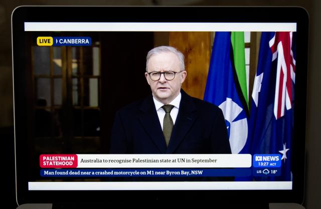 (250811) -- SYDNEY, Aug. 11, 2025 (Xinhua) -- This laptop screen shows a broadcast of Australian Prime Minister Anthony Albanese's press conference on Aug. 11, 2025. Albanese said on Monday that Australia will officially recognize the State of Palestine at the 80th session of the United Nations General Assembly in September. (Xinhua/Ma Ping)