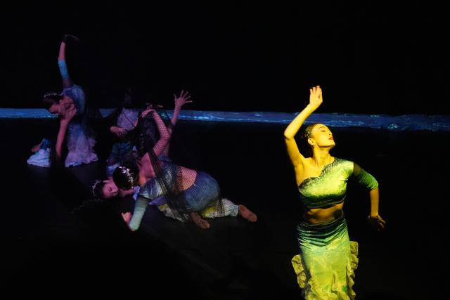 (250812) -- EDINBURGH, Aug. 12, 2025 (Xinhua) -- Dancers from Shanghai Theatre Academy perform dance drama The Pure Blue during Edinburgh Art Festival in Edinburgh, Britain, Aug. 11, 2025. TO GO WITH "China Focus showcases Chinese innovative performing arts at Edinburgh festival" (Xinhua/Zheng Bofei)