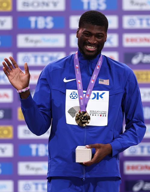 (250917) -- TOKYO, Sept. 17, 2025 (Xinhua) -- Gold medalist Cordell Tinch of The United States poses during the men's 110m hurdles awarding ceremony at the 2025 World Athletics Championships in Tokyo, Japan, Sept. 17, 2025. (Xinhua/Jia Haocheng)