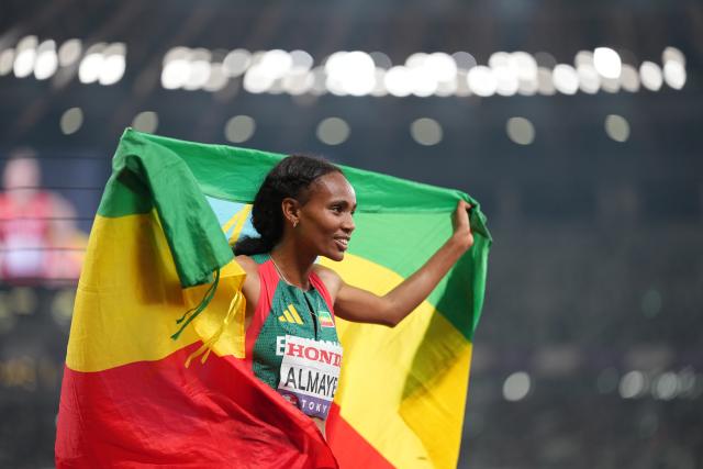 (250917) -- TOKYO, Sept. 17, 2025 (Xinhua) -- Sembo Almayew of Ethiopia celebrates after the women's 3000m steeplechase final at the 2025 World Athletics Championships in Tokyo, Japan, Sept. 17, 2025. (Xinhua/Jiang Han)