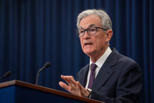 (250917) -- WASHINGTON, Sept. 17, 2025 (Xinhua) -- U.S. Federal Reserve Chair Jerome Powell attends a press conference in Washington, D.C., the United States, Sept. 17, 2025. The U.S. Federal Reserve on Wednesday decided to lower the target range for the federal funds interest rate by 25 basis points, the first rate cut since December 2024. (Xinhua/Hu Yousong)