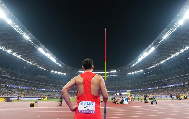 (250918) -- TOKYO, Sept. 18, 2025 (Xinhua) -- Hu Haoran of China reacts during the men's javelin throw qualification at the 2025 World Athletics Championships in Tokyo, Japan, Sept. 17, 2025. (Xinhua/Lui Siu Wai)