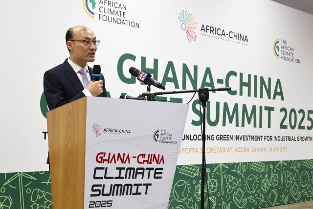 (250918) -- ACCRA, Sept. 18, 2025 (Xinhua) -- Chinese Ambassador to Ghana Tong Defa speaks at the China-Ghana Climate Summit in Accra, Ghana, Sept. 16, 2025.
  The inaugural China-Ghana Climate Summit was held in the Ghanaian capital of Accra on Tuesday, aiming to boost bilateral climate cooperation and focusing on green finance, renewable energy, and sustainable development between China and Africa. (Photo by Seth/Xinhua)