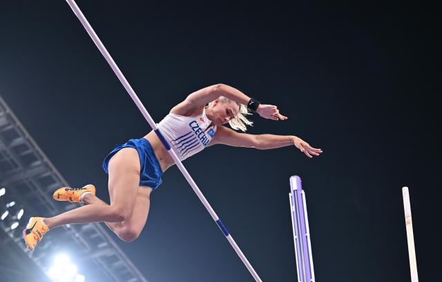 (250918) -- TOKYO, Sept. 18, 2025 (Xinhua) -- Amalie Svabikova of of the Czech Republic competes during the women's pole vault final at the 2025 World Athletics Championships in Tokyo, Japan, Sept. 17, 2025. (Xinhua/Song Yanhua)
