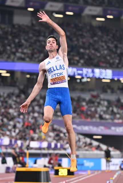 (250918) -- TOKYO, Sept. 18, 2025 (Xinhua) -- Miltiadis Tentoglou of Greece competes during the men's long jump final at the 2025 World Athletics Championships in Tokyo, Japan, Sept. 17, 2025. (Xinhua/Song Yanhua)