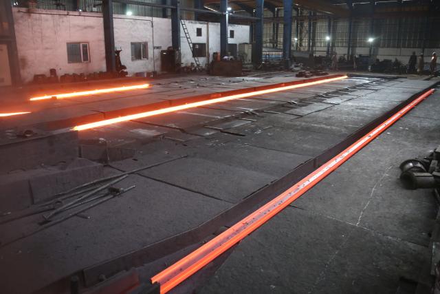 (250918) -- KABUL, Sept. 18, 2025 (Xinhua) -- This photo taken on Sept. 17, 2025 shows an interior view of an iron-smelting plant in Kabul, the capital of Afghanistan.
  A total of 45 major iron-smelting plants are operational in Afghanistan, with over 500 million U.S. dollars invested in the sector, achieving full self-sufficiency, the chairman of the iron-smelting union announced Tuesday. (Photo by Saifurahman Safi/Xinhua)