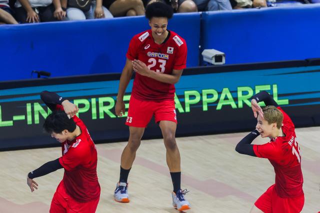 (250918) -- QUEZON CITY, Sept. 18, 2025 (Xinhua) -- Players of Japan celebrate after scoring a point during the pool G match between Japan and Libya at the FIVB Men's World Championship 2025 in Quezon City, the Philippines, on Sept. 17, 2025. (Xinhua/Rouelle Umali)