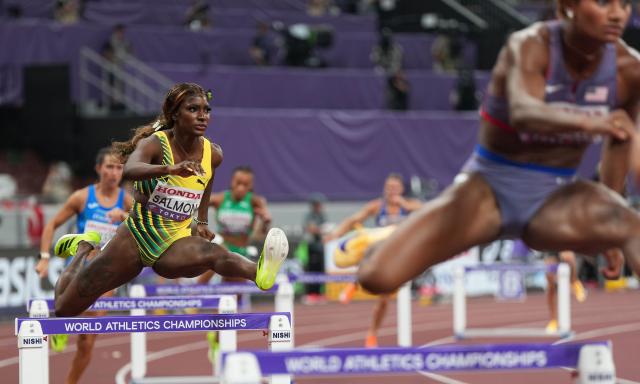 (250918) -- TOKYO, Sept. 18, 2025 (Xinhua) -- Shiann Salmon (L) of Jamaica competes during the women's 400m hurdles semifinal at the 2025 World Athletics Championships in Tokyo, Japan, Sept. 17, 2025. (Xinhua/Lui Siu Wai)