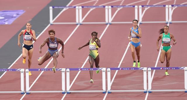 (250918) -- TOKYO, Sept. 18, 2025 (Xinhua) -- Shiann Salmon (C) of Jamaica and Anna Cockrell (2nd L) of the United States compete during the women's 400m hurdles semifinal at the 2025 World Athletics Championships in Tokyo, Japan, Sept. 17, 2025. (Xinhua/Jia Haocheng)