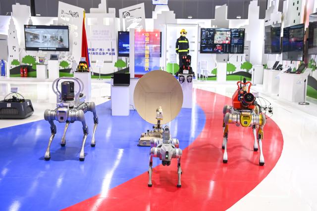 (250918) -- BEIJING, Sept. 18, 2025 (Xinhua) -- AI-powered firefighting devices are seen at Nanning International Convention and Exhibition Center in Nanning, capital of south China's Guangxi Zhuang Autonomous Region, Sept. 17, 2025.
  The 22nd China-ASEAN Expo and the China-ASEAN Business and Investment Summit kicked off here on Wednesday. (Xinhua/Cao Yiming)