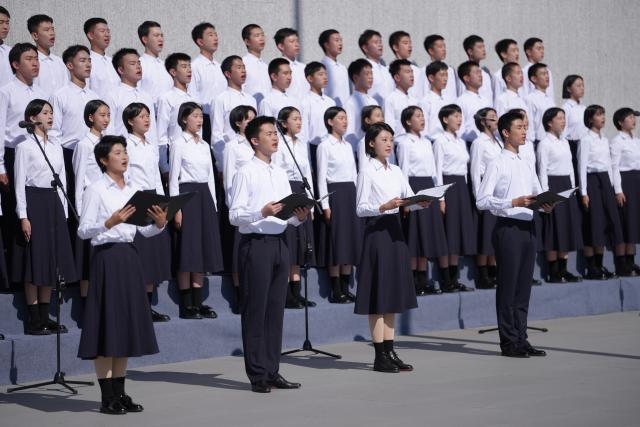(250918) -- SHENYANG, Sept. 18, 2025 (Xinhua) -- A ceremony to commemorate the September 18 Incident is held at the 9.18 Historical Museum in Shenyang, northeast China's Liaoning Province, Sept. 18, 2025.
  Sirens wailed and a bell tolled in northeast China on Thursday to commemorate the 94th anniversary of the September 18 Incident, which marked the start of China's war of resistance against Japanese aggression.
  Hundreds of people, including veterans and their relatives, gathered on the square of the 9.18 Historical Museum in Shenyang to honor those who fought in the Chinese People's War of Resistance against Japanese Aggression. (Xinhua/Pan Yulong)