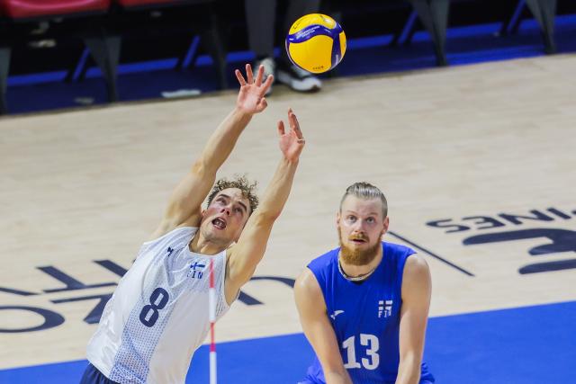 (250918) -- QUEZON CITY, Sept. 18, 2025 (Xinhua) -- Voitto Koykka (L) and Joonas Mikael Jokela of Finland compete during the pool C match between Finland and South Korea at the FIVB Men's World Championship 2025 in Quezon City, the Philippines, on Sept. 18, 2025. (Xinhua/Rouelle Umali)