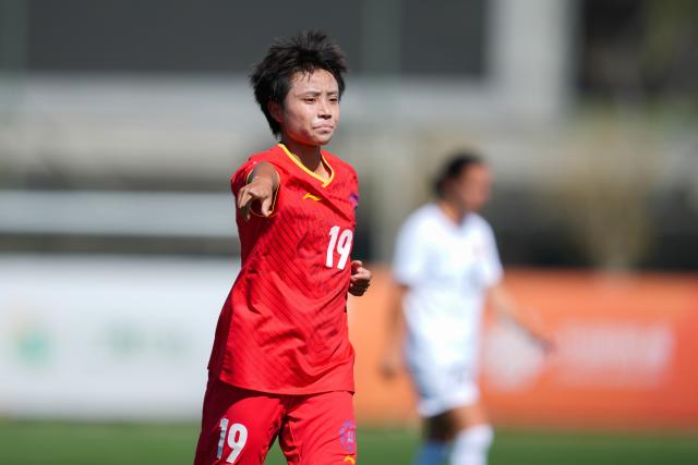 (250918) -- DALIAN, Sept. 18, 2025 (Xinhua) -- Zhang Linyan of Beijing Normal University reacts during the Women's Group B match between Beijing Normal University (CHN) and Laval University (CAN) at 2025 FISU University World Cup Football in Dalian, northeast China's Liaoning Province, on Sept. 18, 2025. (Xinhua/Zheng Huansong)