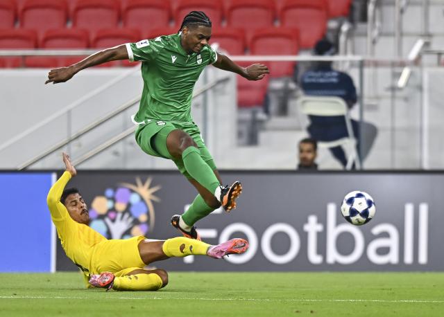 (250918) -- DOHA, Sept. 18, 2025 (Xinhua) -- Sekou Yansane (R) of Al Ahli vies with Mohamed Adel of Al Khaldiya during the group B match between Qatar's Al Ahli SC and Bahrain's Al Khaldiya SC of AFC Champions League Two in Doha, Qatar, Sept. 17, 2025. (Photo by Nikku/Xinhua)