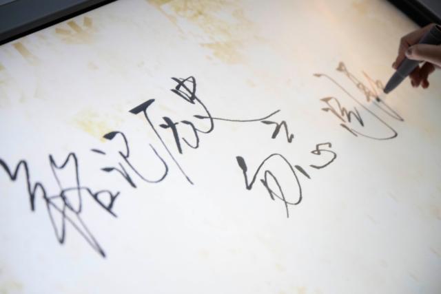 (250918) -- HARBIN, Sept. 18, 2025 (Xinhua) -- A visitor leaves a note at the Exhibition Hall of Evidence of Crimes Committed by Unit 731 of the Japanese Imperial Army in Harbin, capital of northeast China's Heilongjiang Province, Sept. 18, 2025. "The real history is far more brutal than what the film can depict," said Jin Chengmin, curator of the Exhibition Hall of Evidence of Crime Committed by Unit 731 of the Japanese Imperial Army.
  Unit 731, a top-secret biological and chemical warfare research base, was established in the Pingfang District of Harbin, and served as the nerve center for Japanese biological warfare in China and Southeast Asia during World War II.
   Historical records suggest that between 1940 and 1945, at least 3,000 people were used in human experiments by Unit 731, while more than 300,000 people in China were killed by Japan's biological weapons. (Xinhua/Zhang Tao)