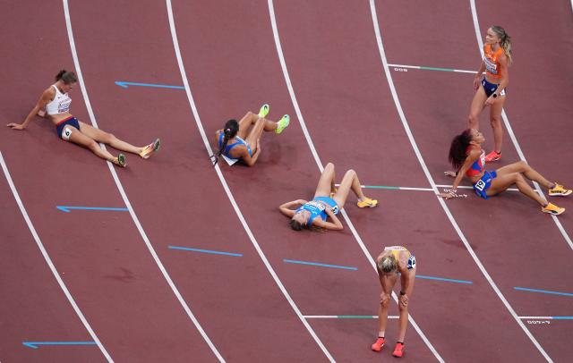 (250918) -- TOKYO, Sept. 18, 2025 (Xinhua) -- Athletes are seen after the women's 5000m heat at the 2025 World Athletics Championships in Tokyo, Japan, Sept. 18, 2025 (Xinhua/Ju Huanzong)