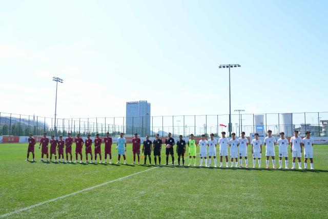 (250918) -- DALIAN, Sept. 18, 2025 (Xinhua) -- Players of both teams pose prior to the Men's Group D match between University Chouaib Doukkali (MAR) and Yanbian University (CHN) at 2025 FISU University World Cup Football in Dalian, northeast China's Liaoning Province, on Sept. 18, 2025. (Xinhua/Zheng Huansong)