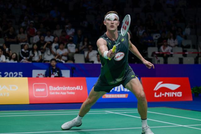 (250918) -- SHENZHEN, Sept. 18, 2025 (Xinhua) -- Viktor Axelsen of Denmark competes during the men's singles round of 16 match between Viktor Axelsen of Denmark and Alex Lanier of France at the China Masters 2025 in Shenzhen, south China's Guangdong Province, Sept. 18, 2025. (Photo by Chu Yan/Xinhua)