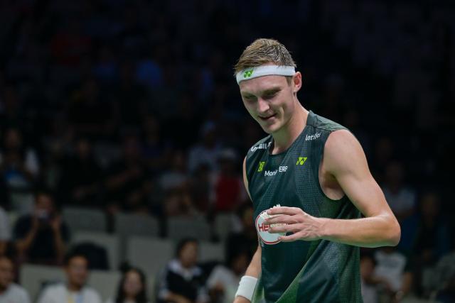 (250918) -- SHENZHEN, Sept. 18, 2025 (Xinhua) -- Viktor Axelsen of Denmark competes during the men's singles round of 16 match between Viktor Axelsen of Denmark and Alex Lanier of France at the China Masters 2025 in Shenzhen, south China's Guangdong Province, Sept. 18, 2025. (Photo by Chu Yan/Xinhua)