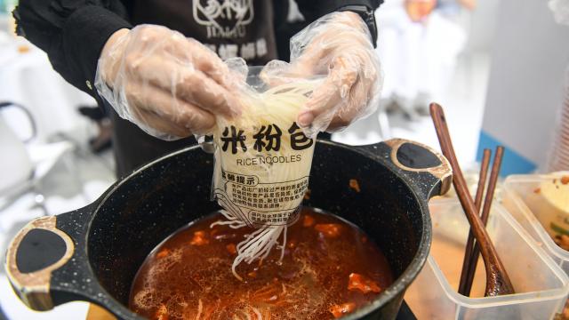(250918) -- NANNING, Sept. 18, 2025 (Xinhua) -- A staff member cooks Luosifen at a booth of the 22nd China-ASEAN Expo in Nanning, south China's Guangxi Zhuang Autonomous Region, Sept. 17, 2025. Luosifen, or river snail rice noodles, drew attention and popularity at the ongoing 22nd China-ASEAN Expo.
  Known for its pungent smell, Luosifen is an iconic delicacy in Liuzhou. It features rice vermicelli soaked in a spicy broth nicely flavored by river snails and topped with ingredients such as pickled bamboo shoots, string beans, peanuts and fried tofu skin. In 2021, it was included in the fifth batch of China's national intangible cultural heritage list.
  Since 2015, the local government of Liuzhou has supported the modernization of Luosifen-related industries to achieve industrialization, standardization, branding and large-scale development of the industry. This signature street food has gained more recognition among overseas consumers ever since.
  In 2024, the total integrated industrial chain sales revenue of Luosifen exceeded 75 billion yuan (about 10.55 billion U.S. dollars) in Liuzhou. (Xinhua/Zhang Ailin)