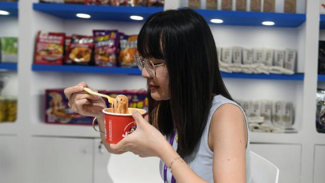 (250918) -- NANNING, Sept. 18, 2025 (Xinhua) -- A visitor tastes Luosifen at a booth of the 22nd China-ASEAN Expo in Nanning, south China's Guangxi Zhuang Autonomous Region, Sept. 17, 2025. Luosifen, or river snail rice noodles, drew attention and popularity at the ongoing 22nd China-ASEAN Expo.
  Known for its pungent smell, Luosifen is an iconic delicacy in Liuzhou. It features rice vermicelli soaked in a spicy broth nicely flavored by river snails and topped with ingredients such as pickled bamboo shoots, string beans, peanuts and fried tofu skin. In 2021, it was included in the fifth batch of China's national intangible cultural heritage list.
  Since 2015, the local government of Liuzhou has supported the modernization of Luosifen-related industries to achieve industrialization, standardization, branding and large-scale development of the industry. This signature street food has gained more recognition among overseas consumers ever since.
  In 2024, the total integrated industrial chain sales revenue of Luosifen exceeded 75 billion yuan (about 10.55 billion U.S. dollars) in Liuzhou. (Xinhua/Zhang Ailin)