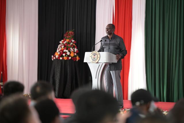 (250918) -- MOMBASA, Sept. 18, 2025 (Xinhua) -- Kenyan President William Ruto speaks at a ceremony to commission the Mombasa commuter railway service at the Mombasa Railway Station in Mombasa, Kenya, on Sept. 17, 2025. Ruto on Wednesday commissioned the Mombasa commuter railway service that will link downtown sections of the port city to a Standard Gauge Railway (SGR) terminus, which will ease the mobility of passengers and goods.
   TO GO WITH "Kenya commissions commuter rail service to ease mobility in port city of Mombasa" (Xinhua/Yang Guang)