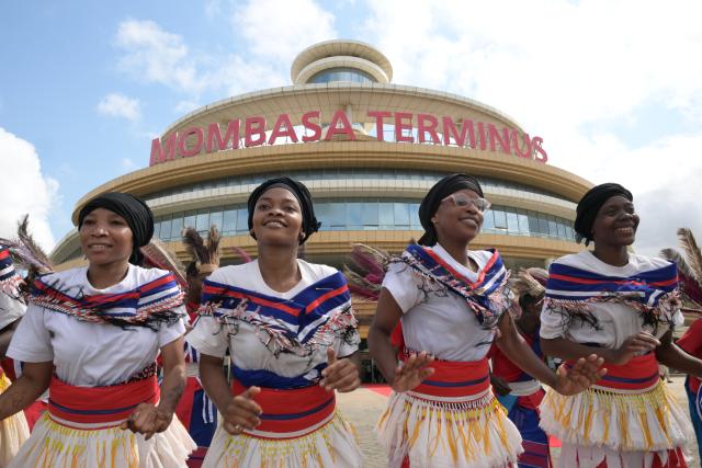 (250918) -- MOMBASA, Sept. 18, 2025 (Xinhua) -- Actresses dressed in traditional costumes dance to celebrate the commissioning of the Mombasa commuter railway service at the Mombasa Terminus of the Mombasa-Nairobi railway in Mombasa, Kenya, on Sept. 17, 2025. Kenyan President William Ruto on Wednesday commissioned the Mombasa commuter railway service that will link downtown sections of the port city to a Standard Gauge Railway (SGR) terminus, which will ease the mobility of passengers and goods.
   TO GO WITH "Kenya commissions commuter rail service to ease mobility in port city of Mombasa" (Xinhua/Yang Guang)