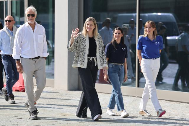 (250918) -- MILAN, Sept. 18, 2025 (Xinhua) -- IOC President Kirsty Coventry (C) and Giovanni Malago (2nd L), President of the Milano Cortina 2026 Organizing Committee, visit the Milano Cortina 2026 Olympic and Paralympic Village in Milan, Italy, Sept. 18, 2025. (Xinhua/Li Jing)