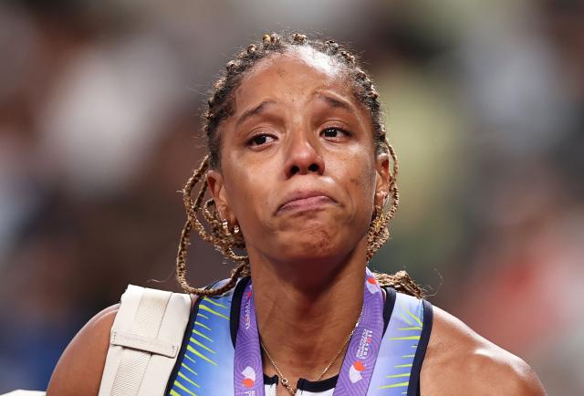 (250918) -- TOKYO, Sept. 18, 2025 (Xinhua) -- Yulimar Rojas of Venezuela cries after the women's triple jump final at the 2025 World Athletics Championships in Tokyo, Japan, Sept. 18, 2025. (Xinhua/Jia Haocheng)