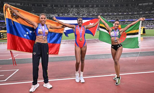 (250918) -- TOKYO, Sept. 18, 2025 (Xinhua) -- Gold medalist Leyanis Perez Hernandez (C) of Cuba, silver medalist Thea Lafond (R) of Commonwealth of Dominica and bronze medalist Yulimar Rojas of Venezuela pose after the women's triple jump final at the 2025 World Athletics Championships in Tokyo, Japan, Sept. 18, 2025. (Xinhua/Song Yanhua)